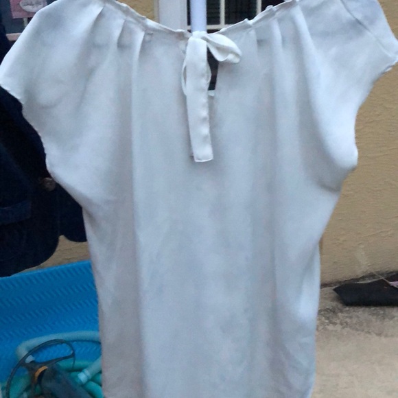 Beautiful Lauren Conrad blouse - Picture 4 of 5